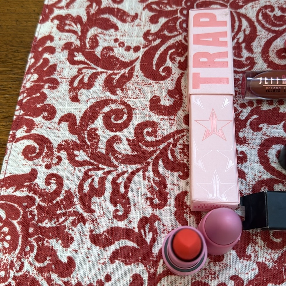 Lip Stick New Lot 5- Jeffrey star, Mac, Anastasia -Assorted Lipstick top brands! - Picture 2 of 5